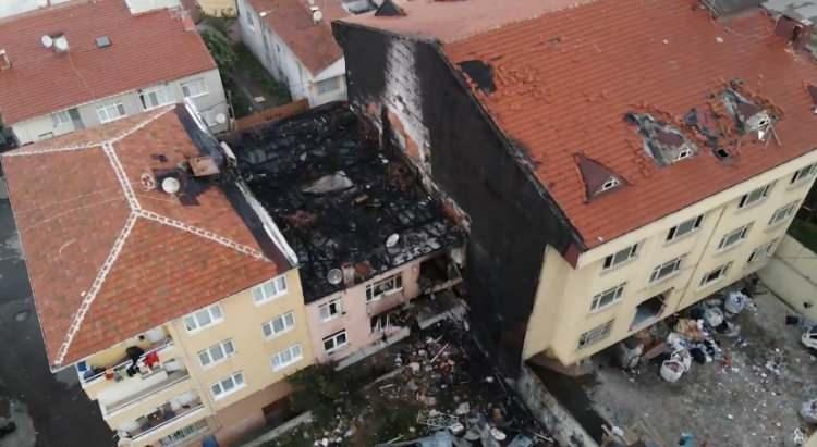 <p>Yaklaşık yarım saat süren çalışmanın ardından yangın kontrol altına alındı.</p>
