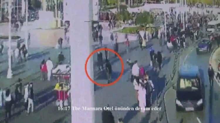 <p>Görüntülerin ilki patlamadan yaklaşık 1 saat öncesine ait. El Beşir Taksim Meydanı'ndan İstiklal Caddesi'ne giriyor.</p>

<p> </p>
