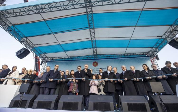 <p>Cumhurbaşkanı Recep Tayyip Erdoğan, Mevlana Meydanı'nda düzenlenen, "ASELSAN Konya Silah Sistemleri Fabrikası, Büyükşehir Yatırımları ve Afşar Barajı ile Yapımı Tamamlanan Diğer Tesislerin Toplu Açılış Töreni"ne katıldı. </p>
