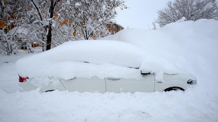 <p>Meteoroloji Genel Müdürlüğü de kar ve sağanak yağışı konusunda da uyarılarda bulundu.</p>
