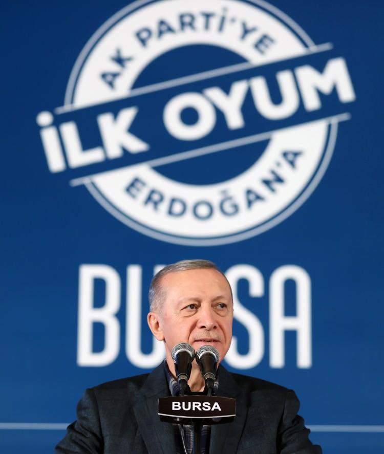 <p><strong>Bursa'daki "İlk Oyum AK Parti'ye, İlk Oyum Erdoğan'a" programından kareler...</strong></p>
