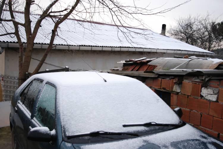 <p>Ayrıca, Anadolu yakasının yüksek kesimlerinde kalan Üsküdar, Ümraniye ve Beykoz'da da karla karışık yağmur ile zaman zaman kar yağışı görülmeye başlandı.</p>
