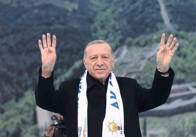 <p>Cumhurbaşkanı Recep Tayyip Erdoğan, Sultanbeyli'de 12 yıl süren restorasyon çalışması tamamlanan Aydos Kalesi ile 127 bin metrekare alan üzerine inşa edilen Sultan Korusu'nu açtı.</p>
