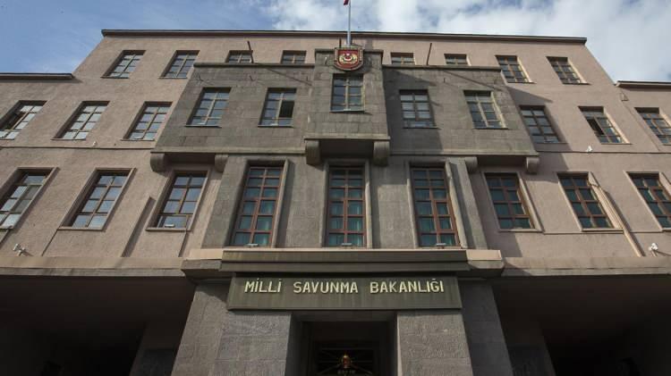 <p><strong>06.48</strong></p>

<p>Milli Savunma Bakanlığında deprem faaliyetlerinin koordinasyonu için <strong>Afet Acil Durum Kriz Merkezi </strong>oluşturularak faaliyetlerine başladı.</p>
