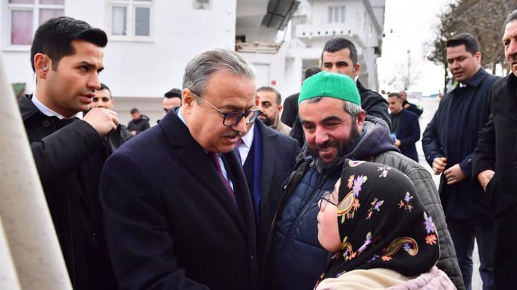 <p><strong>07.10</strong></p>

<p>Diyarbakır Valisi Ali İhsan Su, 7 binanın yıkıldığını, 6 vatandaşın hayatını kaybettiğini ve 23 vatandaşın enkazdan kurtarıldığını açıkladı.</p>
