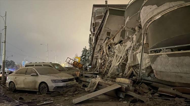 <p><strong>07.43</strong></p>

<p>Malatya’da deprem nedeniyle 140 bina yıkıldı.</p>
