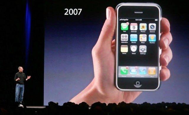 <p>Aynı müzayede sitesinde, geçen yıl satılan bir başka ilk nesil iPhone, 39 bin dolardan (yaklaşık 736 bin Türk lirası) alıcı bulmuştu.</p>