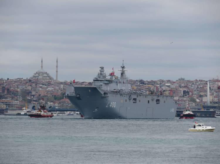 <p>Son hazırlıkların tamamlanmasının ardından Bakan Akar'ın <strong>"avara"</strong> komutu sonrası gemi limandan ayrılış faaliyetlerine başladı.</p>
