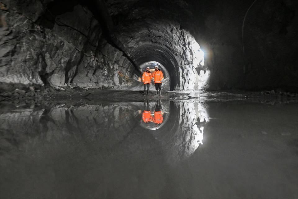 Van Hakkari Karayolunda Inşa Edilen Güzeldere Tünelinde ışık Göründü