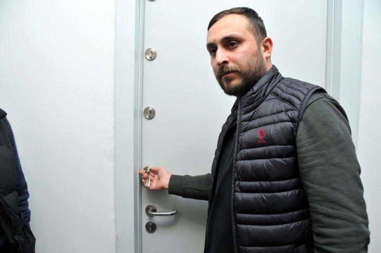 <p>Muhafaza altına alınan seçim dokümanları ve zarflar diplomatik kuryeler eşliğinde İstanbul'a gönderilmeye başlandı.</p>
