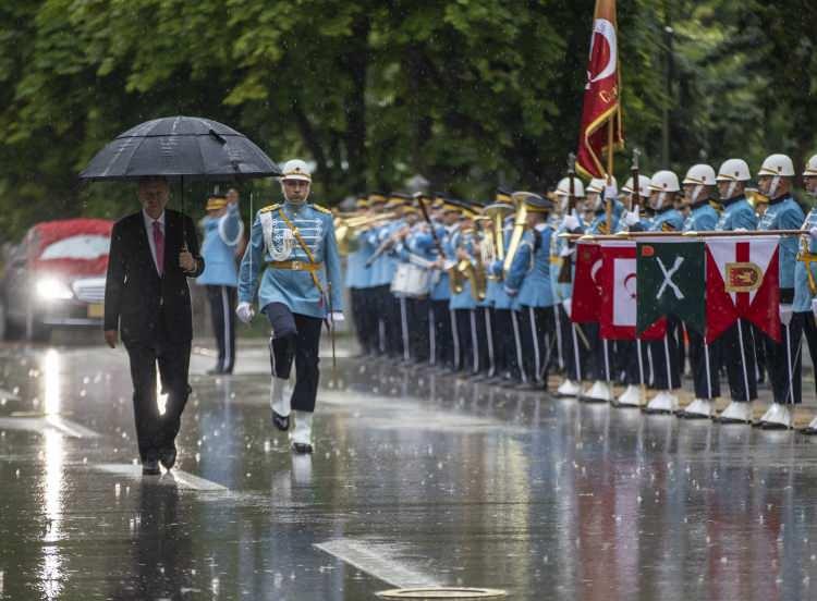 <p>Cumhurbaşkanı Recep Tayyip Erdoğan, TBMM'de düzenlenen törende yemin etti.</p>
