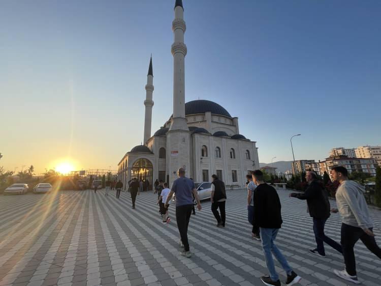 <p>Niğde'de vatandaşlar, El Kuddüs Camisi'nde Kurban Bayramı namazını kıldı.</p>