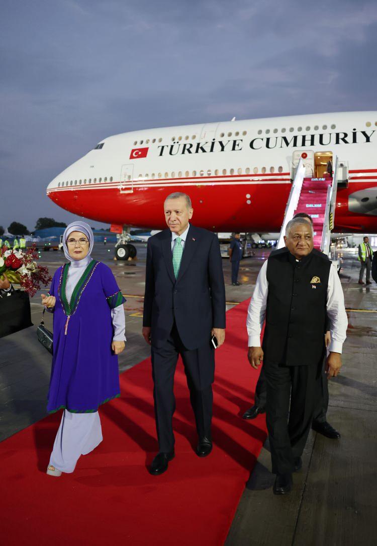 <p>Cumhurbaşkanı Recep Tayyip Erdoğan, G-20 Liderler Zirvesi'ne katılmak için Hindistan'a geldi.</p>
