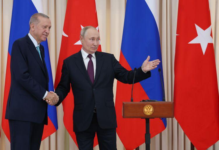 <p>İki lider daha sonra ortak basın toplantısı düzenledi.</p>
