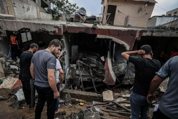 <p>Öte yandan İsrail savaş uçaklarının, Gazze Şeridi'ne düzenlediği hava saldırısında iki <a href=