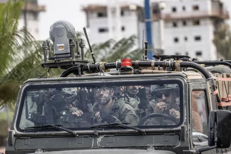 <p>İsrail ordusu, abluka altındaki Gazze Şeridi sınırına yığınak yaparken bölgede tansiyon giderek yükseliyor.</p>
