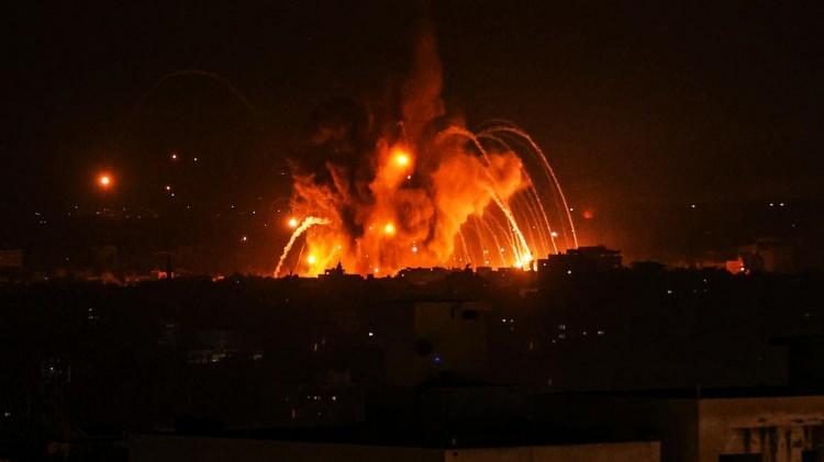 <p>İsrail'in Gazze bombardımanında 20. güne girildi. İsrail son günlerde hava saldırılarını daha da yoğunlaştırdı. Saldırıların başından beri hayatını kaybeden Filistinlilerin <a href=