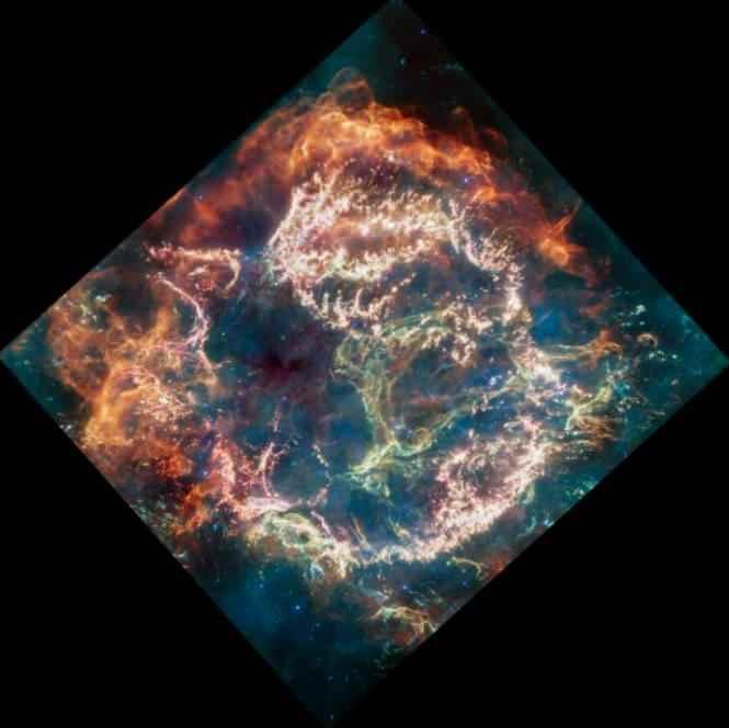 <p><strong>14) Cassiopeia A Takımyıldızı - Dünyadan 11 bin ışık yılı uzaklıkta | James Webb</strong></p>