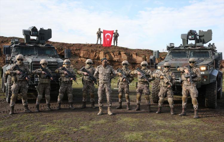 <p>Teröri bitirmeye karar kahraman Türk askeri sınırda ve sınır ötesinde başarılı operasyonlarını sürdürüyor. </p>
