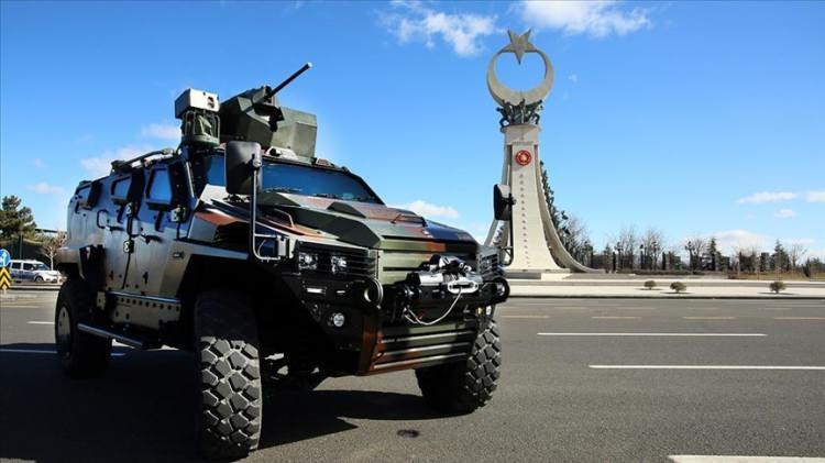<p>YÖRÜK 4X4 taktik tekerlekli zırhlı araç, Türkiye'deki ilk görevine Cumhurbaşkanlığında başladı.</p>
