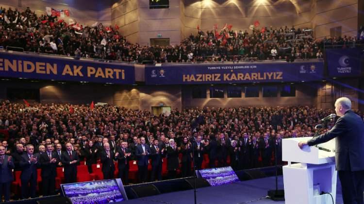 <p>İstanbul'un da aralarında olduğu 11'i büyükşehir olmak üzere 26 belediye başkan adayı bugün İstanbul Haliç Kongre Merkezi'nde gerçekleşecek etkinlikle duyuruldu.</p><p> </p>