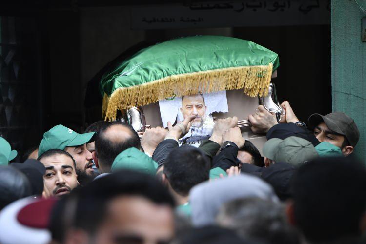 <p>Hamas tarafından düzenlenen cenaze törenine, Hamas yetkililerinin yanı <a href=