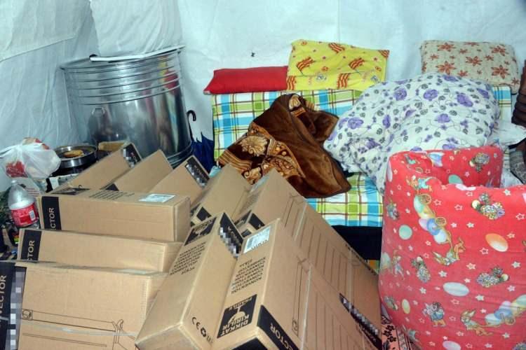 <p>Özdemir ailesinin komşularından Nazire Keskin, acı habere <a href=
