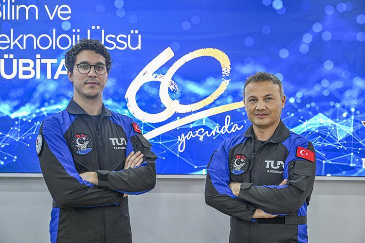 <p>Gezeravcı, Mesajını Uzaydan hepinize, en içten sevgi ve selamlarımla sözlerini sonlandırdı. Alper Gezeravcı ve 3 Astronot, Ocak sonuna kadar uzay istasyonunda kalacak.</p>