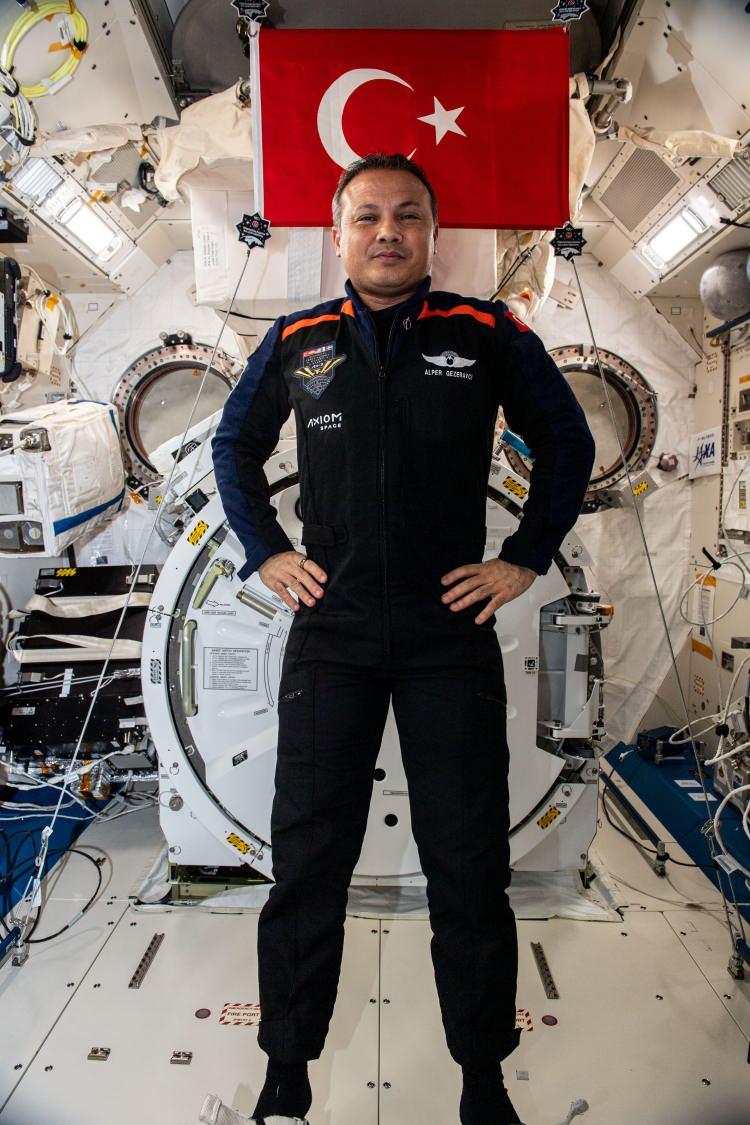 <p>Türkiye'nin ilk astronotu Gezeravcı, 