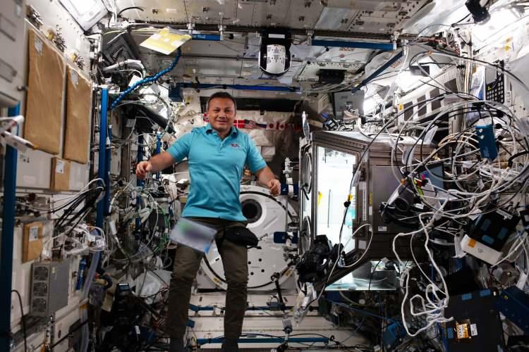<p>Edinilen bilgilere göre Gezeravcı, Uluslararası Uzay İstasyonu'nda (ISS) gerçekleştirdiği çalışmalarına 6. deneyiyle devam etti.</p>