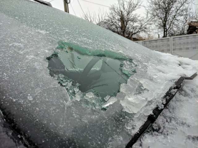 <p>''Bir sabah uyandım ve işte arabamın camındaki buzun kalınlığı!''</p>