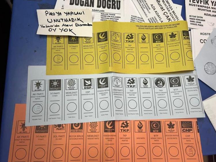 <p>Yalova'da oy kullanan Kemal Kılıçdaroğlu’nu destekleyen bir CHP’li vatandaş Özgür Özel ve <a href=