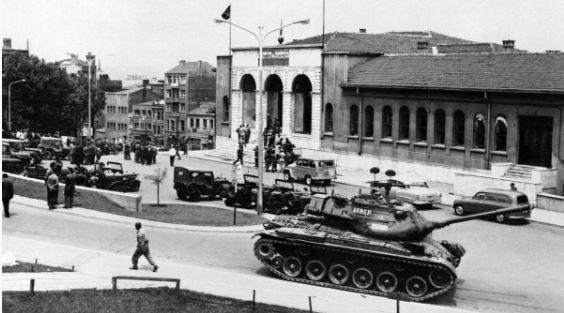 <p>Türk demokrasisi 64 yıl önce bugün adını tarihe kara leke <a href=