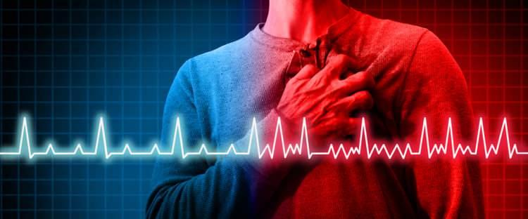 <p>Yöntemi uygulamadan önce kalbin hem içinden hem dışından 3 boyutlu haritasının çıkarıldığını ve elektriksel aktivite bozukluğuna neden olan bölgelerin tespit edildiğini anlatan Demir, <em><strong>"Alper Bey'de biz buraları tespit ettik. Verdiğimiz radyofrekans ablasyon yöntemi sonrası bu elektriksel anormal aktiviteleri yakarak tamamen ortadan kaldırdık. Damardan verdiğimiz ilaçlarla anormal aktivitelerin bir daha tekrarlamadığını görünce işlemimizin başarılı olduğunu kabul ederek, sonlandırdık."</strong></em> diye konuştu.</p>
