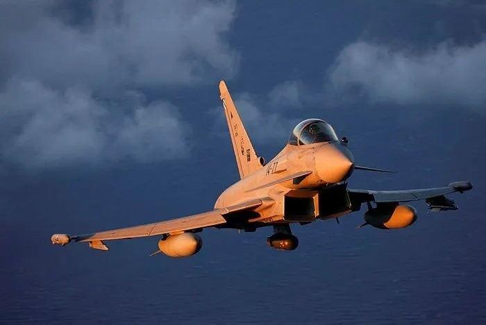 <p><span style="color:#B22222"><strong>İŞTE  EUROFİGHTER TYPHOON VE F-16'NIN ÖZELLİKLERİ</strong></span></p>
