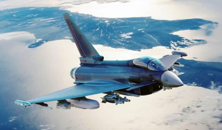 <p><strong>3) DÖRT AVRUPA ÜLKESİ ARKASINDA</strong></p>

<p> </p>

<p>Eurofighter Typhoon, dört ülkenin (Birleşik Krallık, Almanya, İtalya ve İspanya) ortak girişimiyle geliştirilmiştir. </p>
