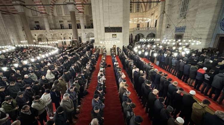 <p>YÜRÜYÜŞ ÖNCESİ NAMAZ KILDILAR</p><p>Yürüyüş öncesi <a href=