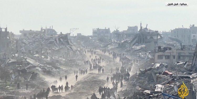 <p>Hamas ve İsrail arasında mutabakata varılan Gazze'de ateşkes ve karşılıklı esir takası anlaşması yürürlüğe girmesinin ardından Gazze kentindeki yerinden edilen Filistinliler, İsrail ordusunun çekildiği Gazze'nin kuzeyindeki Al- Saftawi caddesinden geçerek Cibaliya ve Beyt Lahya bölgelerindeki evlerine dönmeye başladı. </p>

