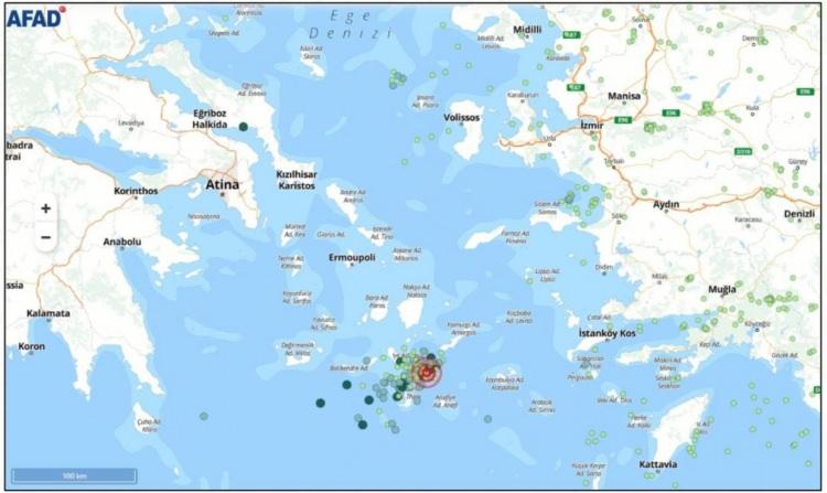<p><em><strong>1956 yılında Amorgos fayının kırıldığını düşündüğümüzde son bir haftadır meydana gelen depremlerin magmatik kaynaklar ve hidrotermal aktivite nedeniyle tetiklenmiş depremler oldukları ve yeni bir volkanik aktivite başlangıcını gösterdiği kabul edilebilir.</strong></em></p>

<p> </p>

<p><em><strong>Bu nedenlerle, bölgedeki Anafi-Astypalea fay sistemi, Los fay sistemi ve Kinairos fayının yakın gelecekte yıkıcı deprem üretme ihtimali yüksek görünmektedir.</strong></em></p>
