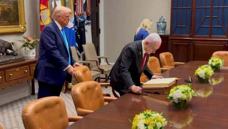 <p>Trump'ın Netanyahu'nun sandalyesini ittirdiği anlar ise sembolik anlamda çok şey ifade ediyordu.</p>