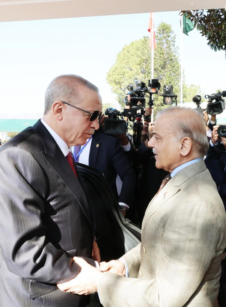 <p>Cumhurbaşkanı Erdoğan, görüşmenin ardından Yüksek Düzeyli Stratejik İşbirliği Konseyi Yedinci Toplantısı'na katılacak. Erdoğan ve Şerif'in, toplantı sonrası ortak basın toplantısı düzenlemesi bekleniyor.</p>
