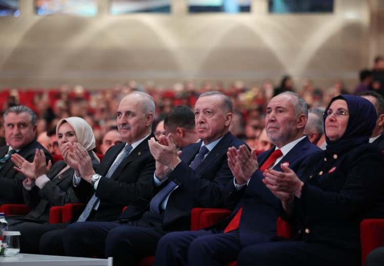 <p>Bu akşamın anlamlı bir akşam olduğunu kaydeden Erdoğan, konuşmasını şöyle sürdürdü:</p>

<p> </p>
