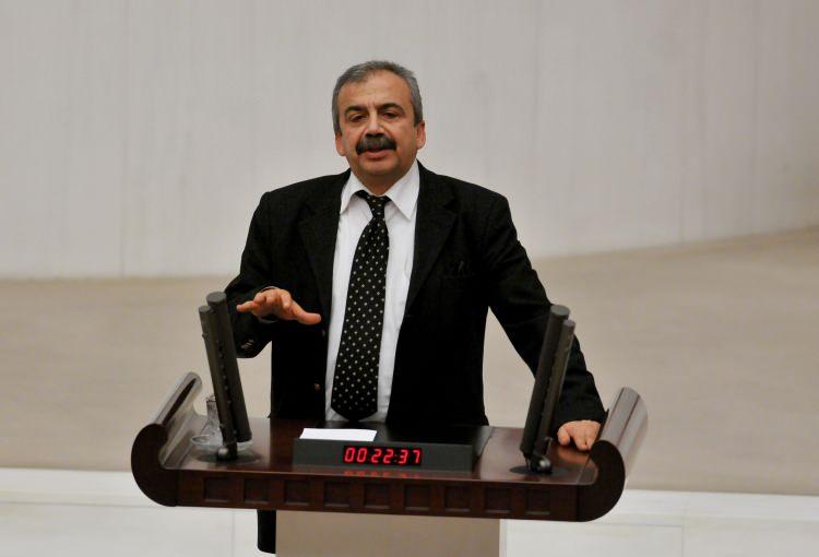 günü haberleri <p><strong>KALP KRİZİ GEÇİRDİ, AORT DAMARI YIRTILDI</strong></p><p>Önder, 15 Nisan <a href=