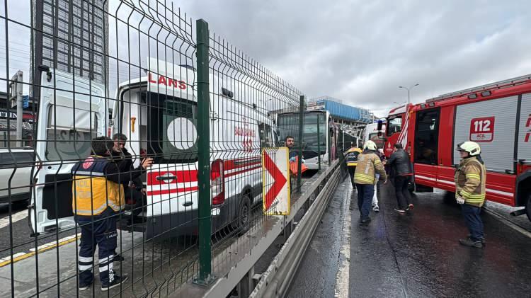 <p>Feci kazada 37 yaşındaki Ebru Heper hayatını kaybetti, 54 kişi de yaralandı.</p>
<p>Yaralılardan 44'ü taburcu edilirken 10'unun ise tedavisinin devam ettiği öğrenildi. </p>