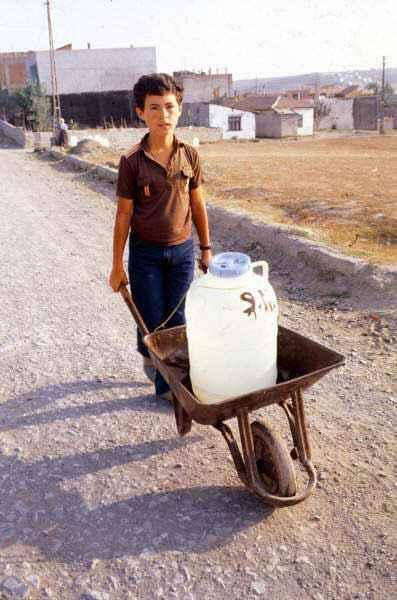 <p>1994 yerel seçimlerinde İstanbul Büyükşehir Belediyesi'ni kazanan Recep Tayyip Erdoğan dönemi ve sonrasındaki 25 yılda yolsuzluk ve susuzluk sorunları sona ermiş, İstanbul'a devasa icraatlar kazandırılmıştı.</p>
