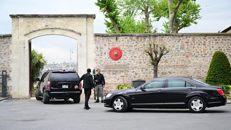 <p>İstanbul bugün, Rusya ve Ukrayna arasındaki barış görüşmelerine ev sahipliği yapıyor. Türk, ABD, Rus ve Ukraynalı heyetler arasında yapılacak görüşmeler, dünya tarafından takip ediliyor.</p>

<p> </p>
