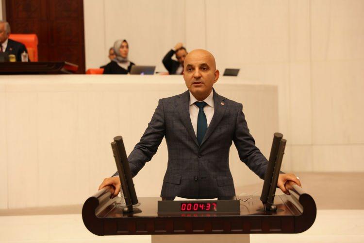 <p><strong>"SİZ ONURUNUZU VE ŞEREFİNİZİ ÜÇ KURUŞA SATACAK KADAR HAYSİYETSİZSİNİZ"</strong></p>
<p>CHP İzmir Milletvekili Mahir Polat, <strong>"Siz edep çizgisinden çıktınız! Biz Anladık! Siz onurunuzu ve şerefinizi üç kuruşa satacak kadar haysiyetsizsiniz.<br />
Siz de şunu anlayın; Kemal Kılıçdaroğlu sahipsiz de değildir, yalnız da değildir. Efendilerinize söyleyin, Kemal Kılıçdaroğlu size büyük lokma gelir.<br />
Milyonlarca evladı ve seveni vardır..."</strong> dedi.</p>