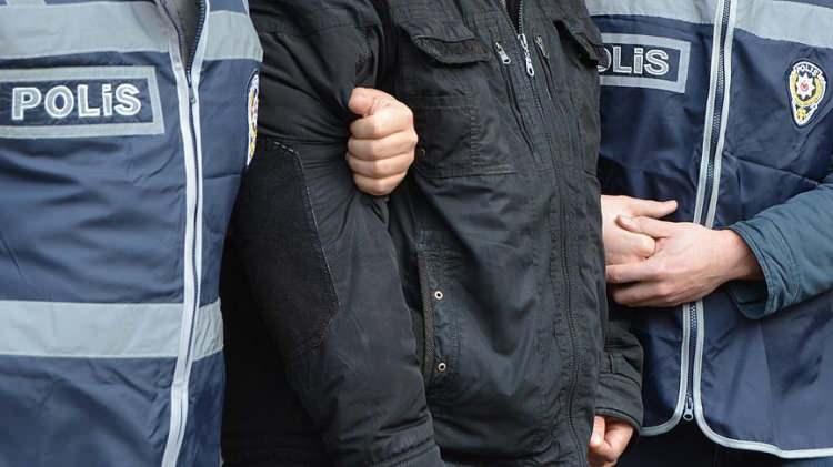 aynı haberleri <p>Polis ekiplerinin diğer iki oda da yaptığı incelemelerde <a href=