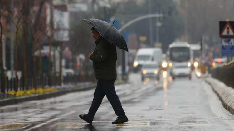 <p><strong>BATI KARADENİZ</strong></p><p> </p><p>Parçalı ve çok bulutlu, bölgenin iç kesimlerinin aralıklı sağanak ve gök gürültülü sağanak yağışlı geçeceği tahmin ediliyor. Yağışların Kastamonu çevreleri ile Bolu ve Karabük'ün doğu kesimlerinde yerel olmak üzere kuvvetli olması bekleniyor.</p>