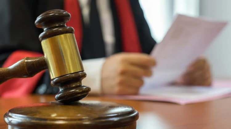<p>Teklif ile kasten işlenen suçlarda süre 3 yıl, taksirle işlenen suçlarda ise 5 yıla çıkartılıyor. Teklif yasalaştığında kasten işlenen suçlardan 37 bin 782, taksirle işlenen suçlardan ise 65 hükümlü cezasını haftasonu ya da hafta içi geceleri cezaevinde kalarak çekebilecek.</p><p> </p>